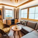 Theresia Aparthotel 4*