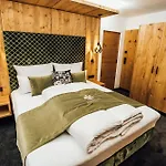 Theresia Lägenhetshotell 4*