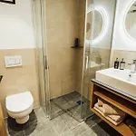 Theresia شقة فندقية 4*